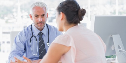 patient explaining her painful to doctor